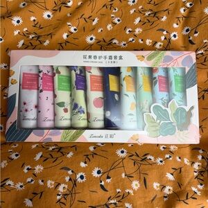 Lavender Hand Cream Set with Floral Designs